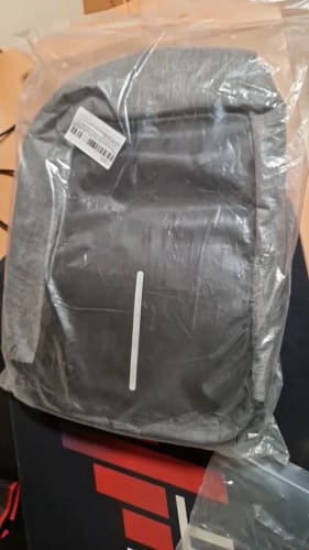 Customer photo review of Mochila Anti-Roubo com Fecho Escondido para Portátil 15.6"