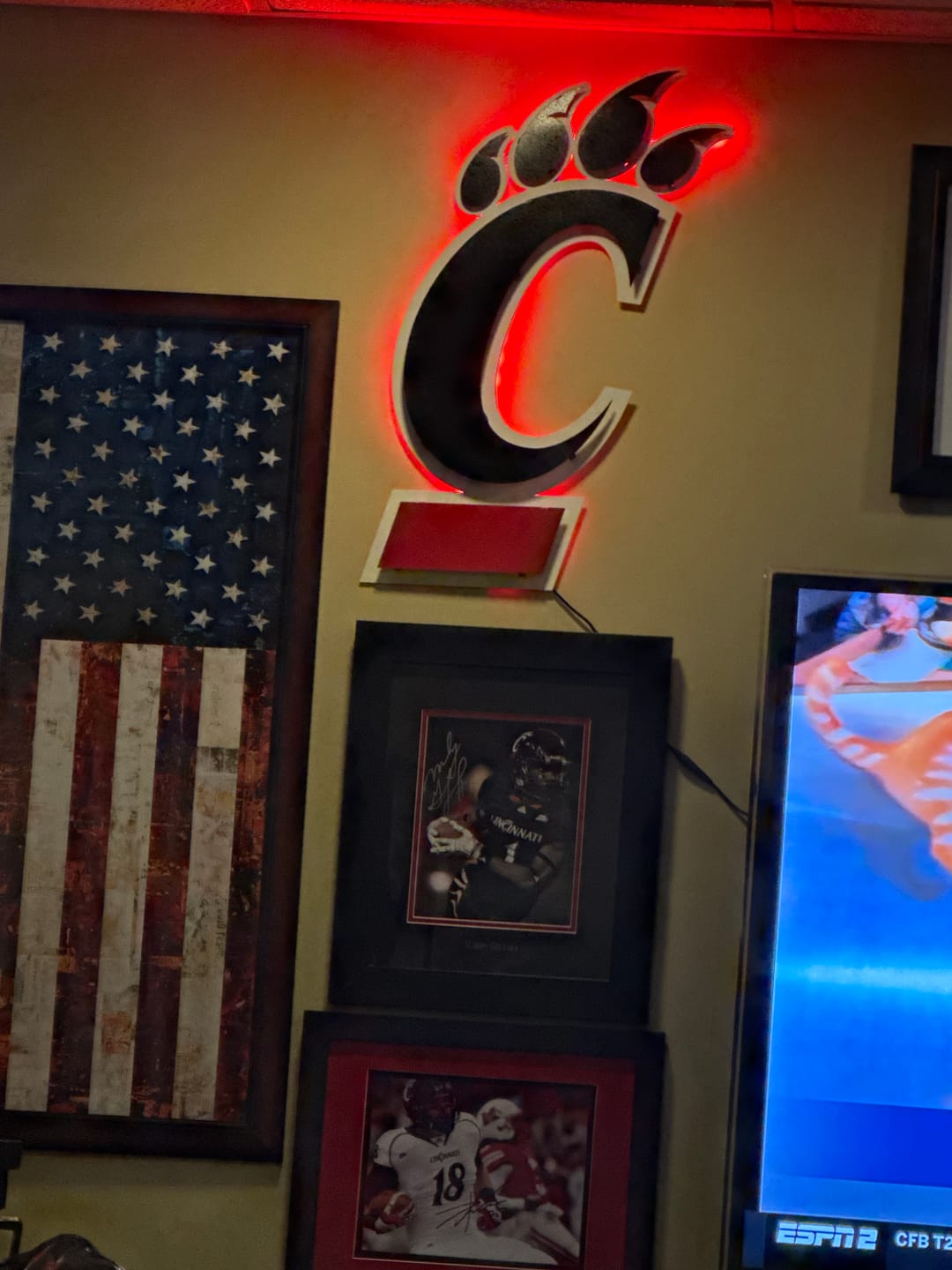 Customer photo review of Cincinnati Bearcats "C" 3D Vintage Metal Wall Art
