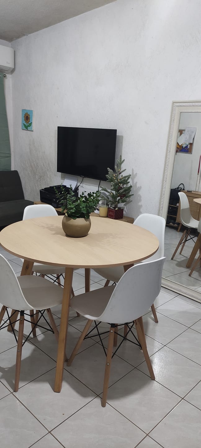 Customer photo review of Mesa de Comedor  Contempo Circular 1m