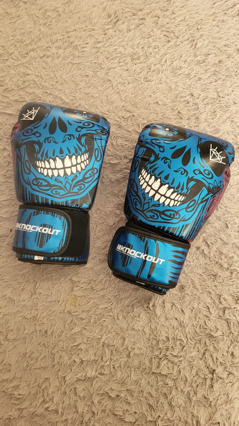 Customer photo review of Manusi Box Knockout Skull
