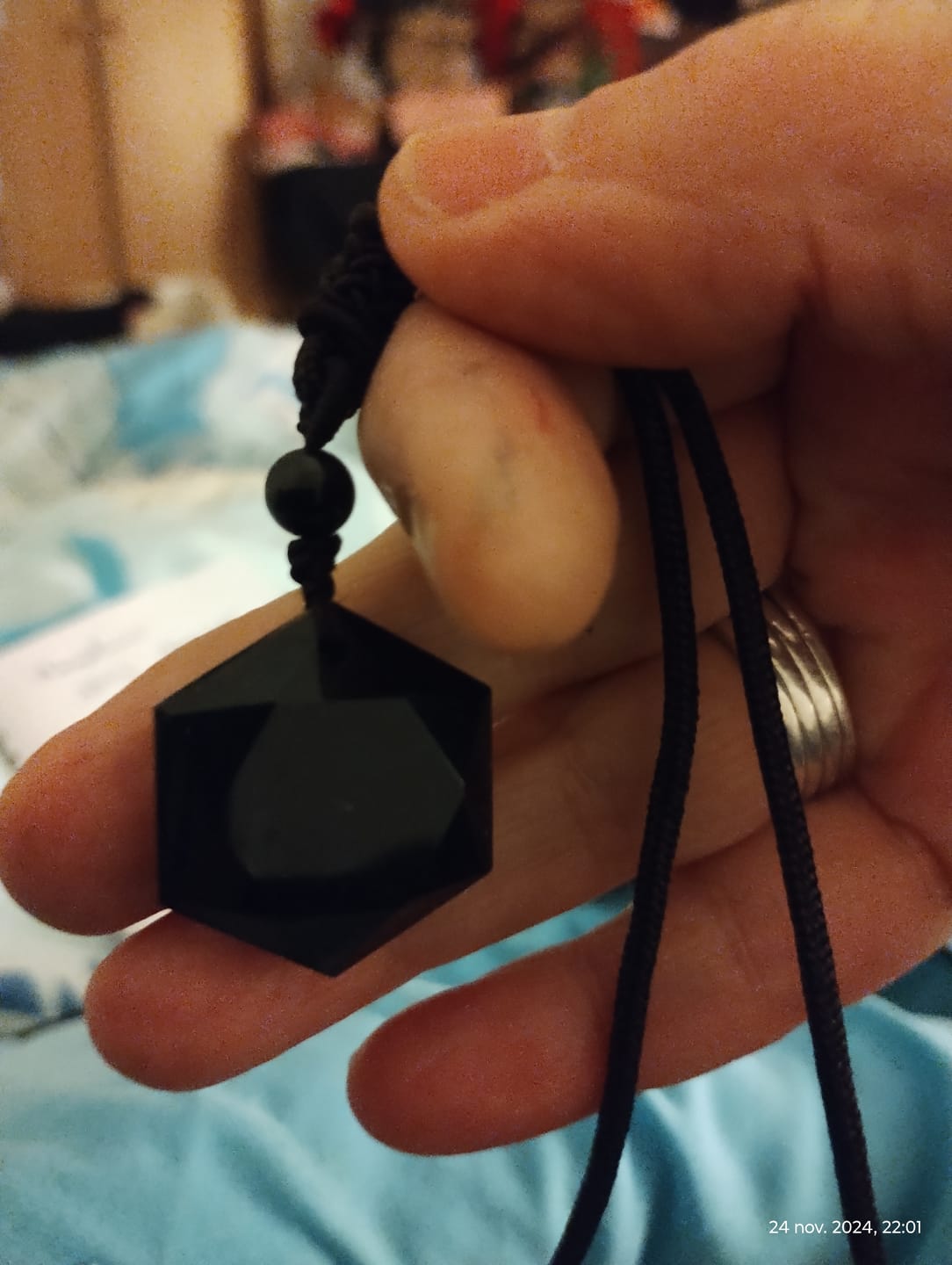 Customer photo review of Pendentif "Étoile" en Obsidienne Noire