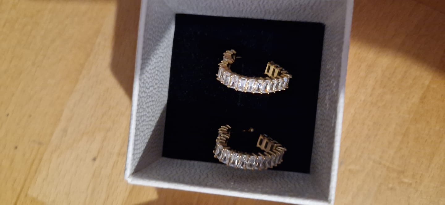 Customer photo review of Heart Deluxe Creolen | 18K vergoldet