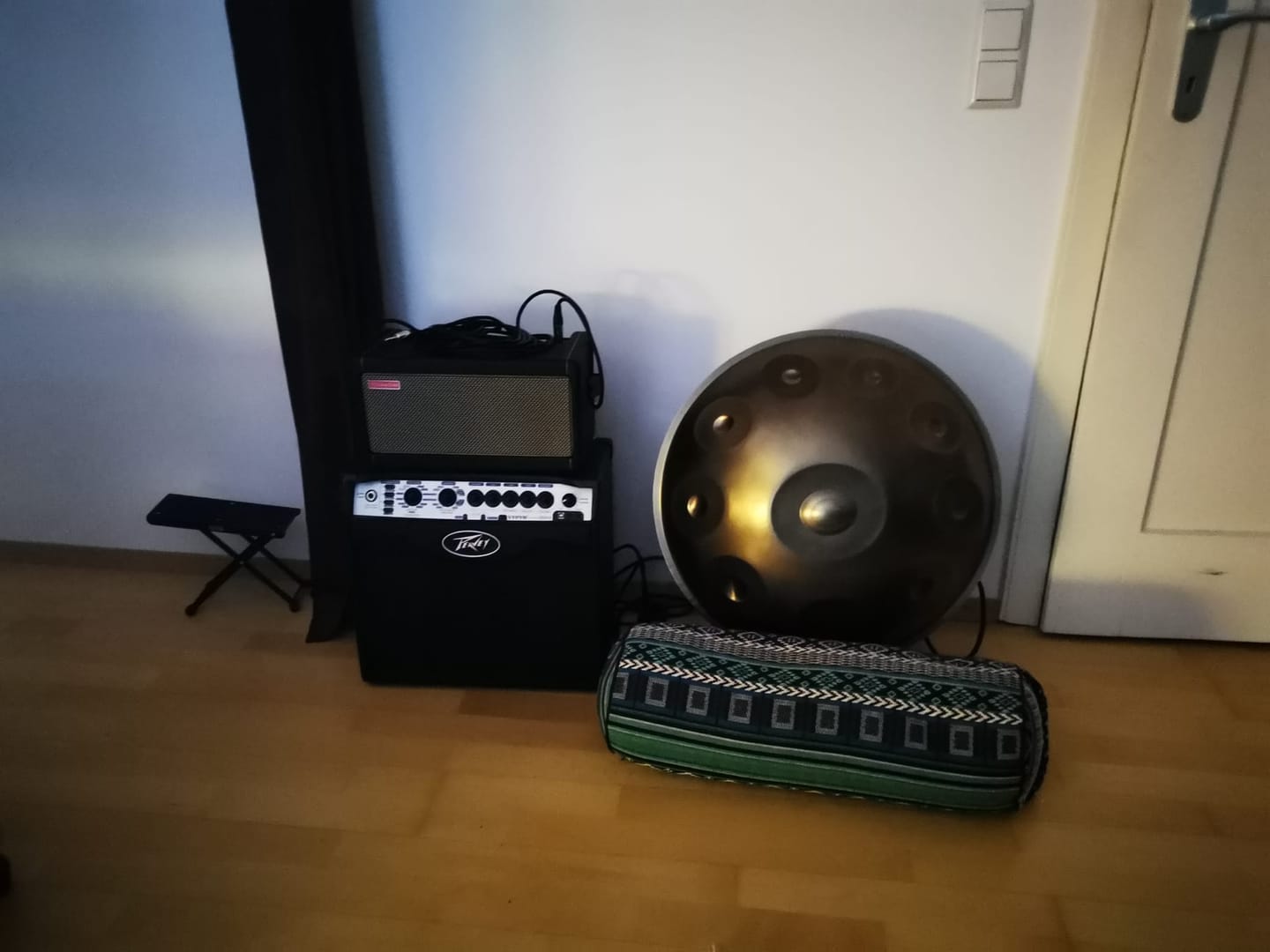 Customer photo review of Handpan Halter / Allzweck Musikinstrumentenständer