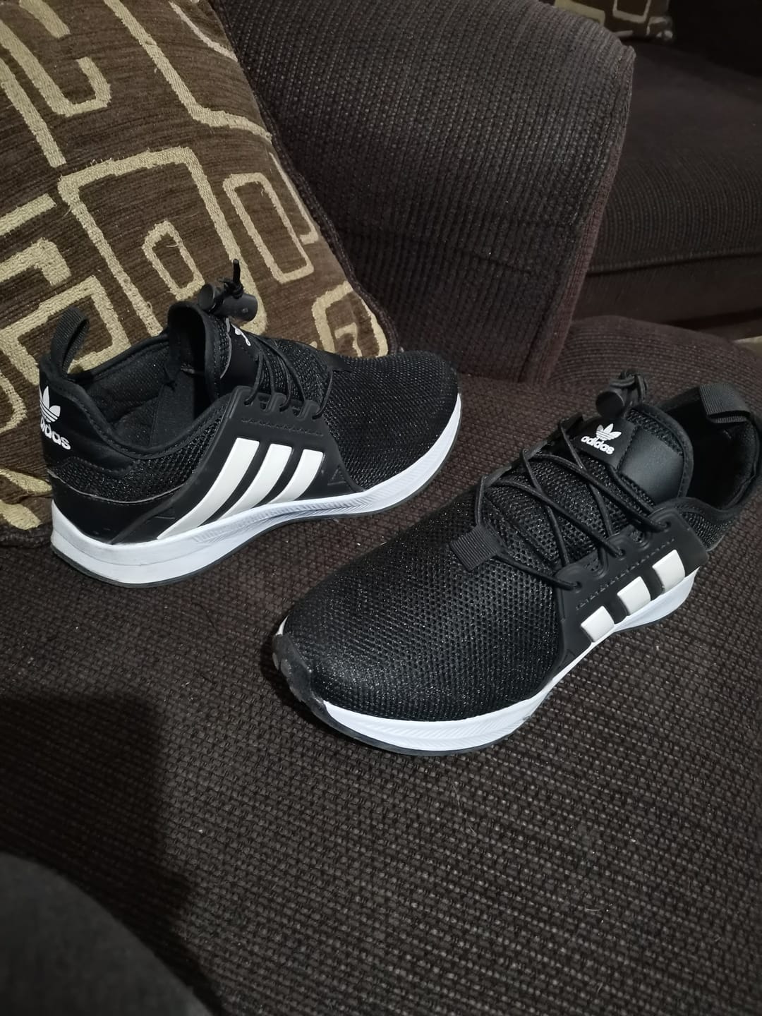 Customer photo review of Tenis 018 Negro Blanco