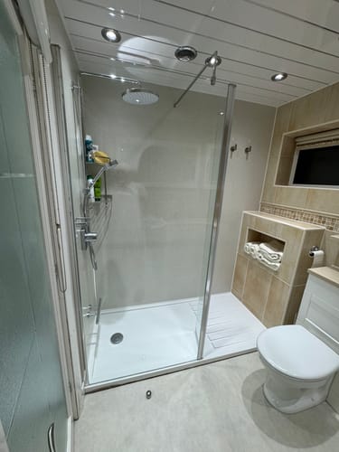 Customer photo review of Hudson Reed 900mm Wetroom Screen & Support Bar - Polished Chrome