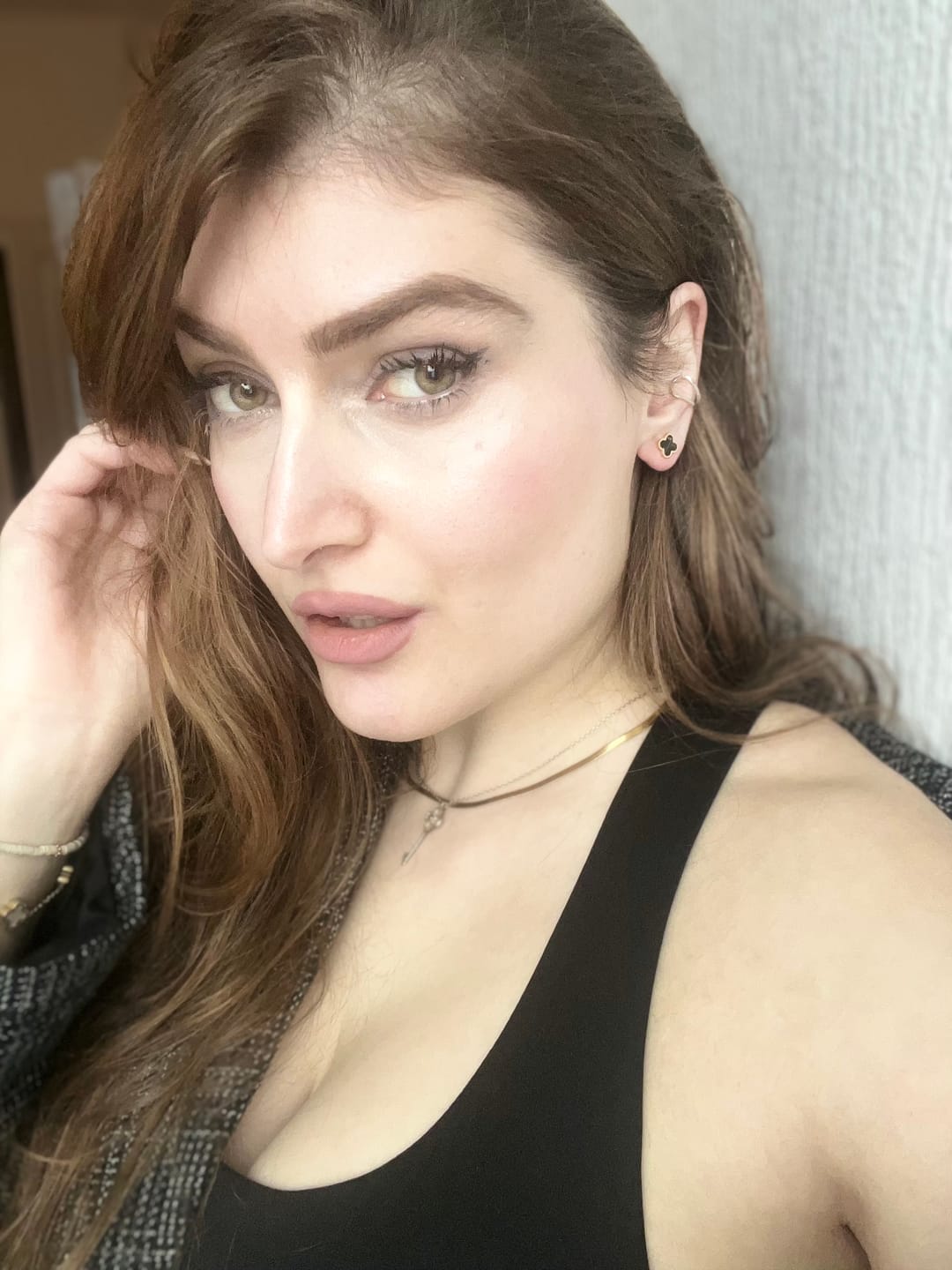 Customer photo review of Black-Gold Clover Ohrstecker | 18K vergoldet