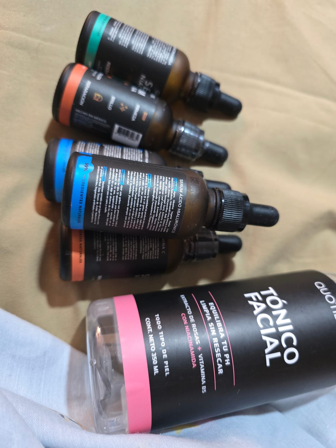 Customer photo review of NUEVO: Kit Los 4 Fantásticos (45% OFF) - Serum de Vitamina C 30ml + Serum de Niacinamida 30ml + Serum Ácido Glicólico 30ml + Serum de Ácido Hialurónico 30ml