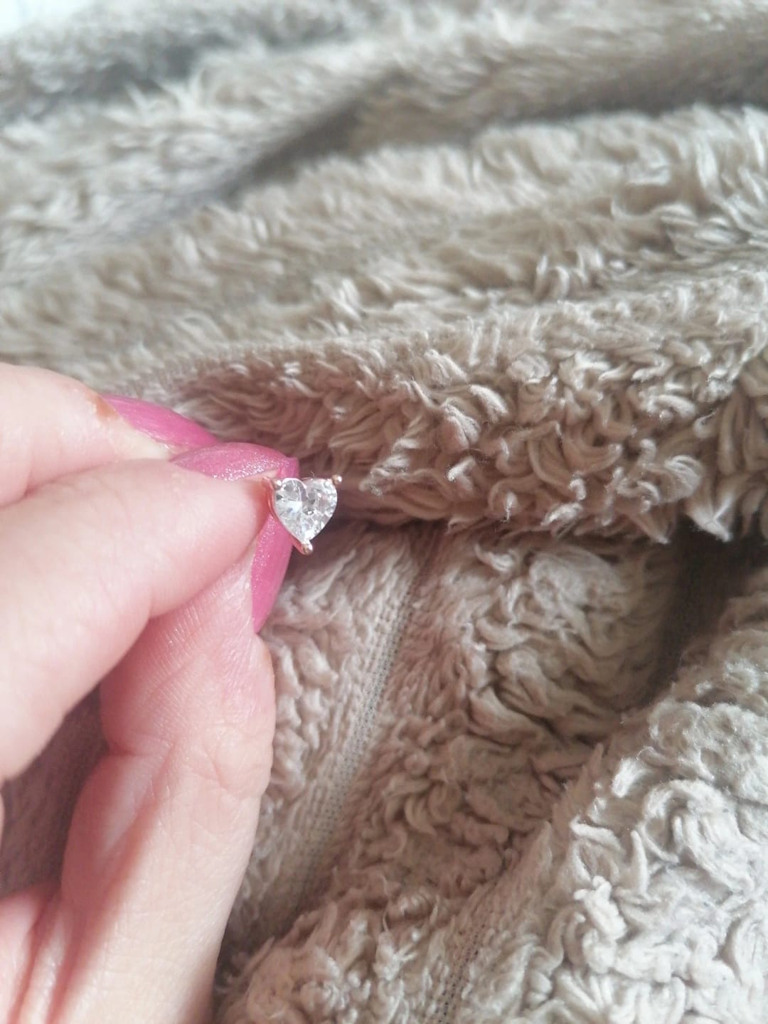 Customer photo review of Cubic Zirconia Stud Earrings Simple 0.7 Carat — Rose Gold | KIMLUD