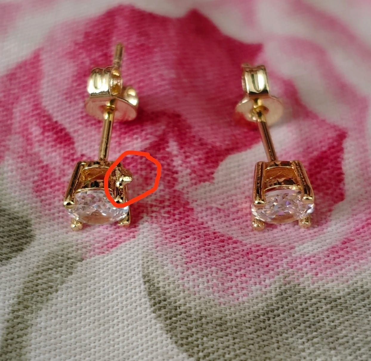 Customer photo review of Cubic Zirconia Stud Earrings Simple 0.7 Carat — Rose Gold | KIMLUD