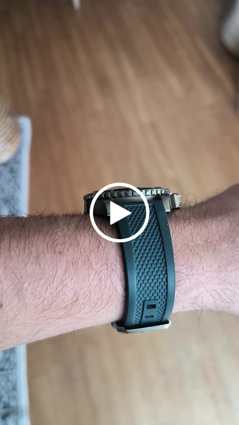 Customer video review of SEATURTLE.OCEAN(TITANIUM) - Automatic Titanium Diver Watch | Sea Blue/Ti-bracelet