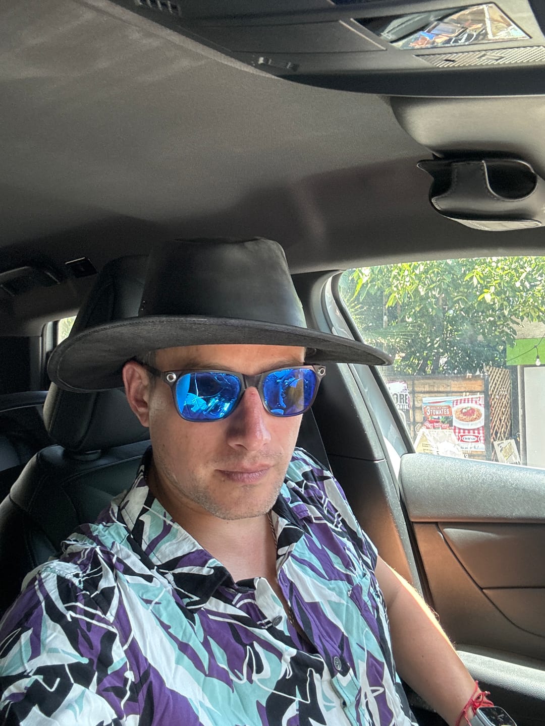 Customer photo review of SOMBRERO NEGRO DE CUERO