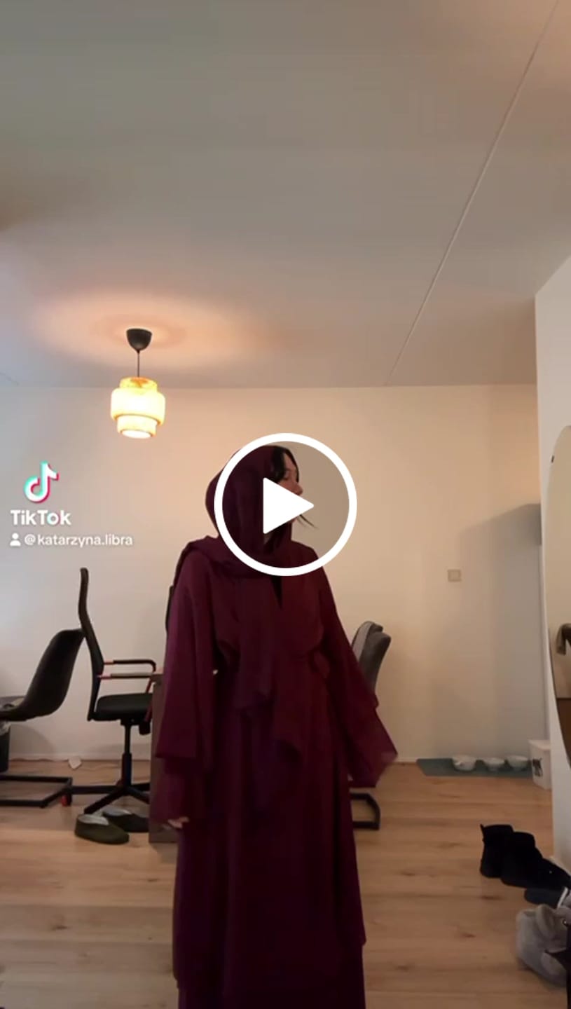 Customer video review of Aisha Abaya with Hijab - Maroon