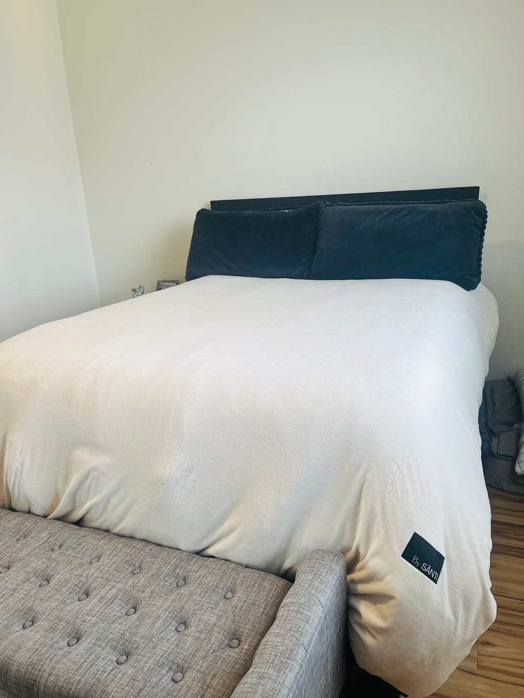 Customer photo review of Amorgos Fine Velvet Bedding Set