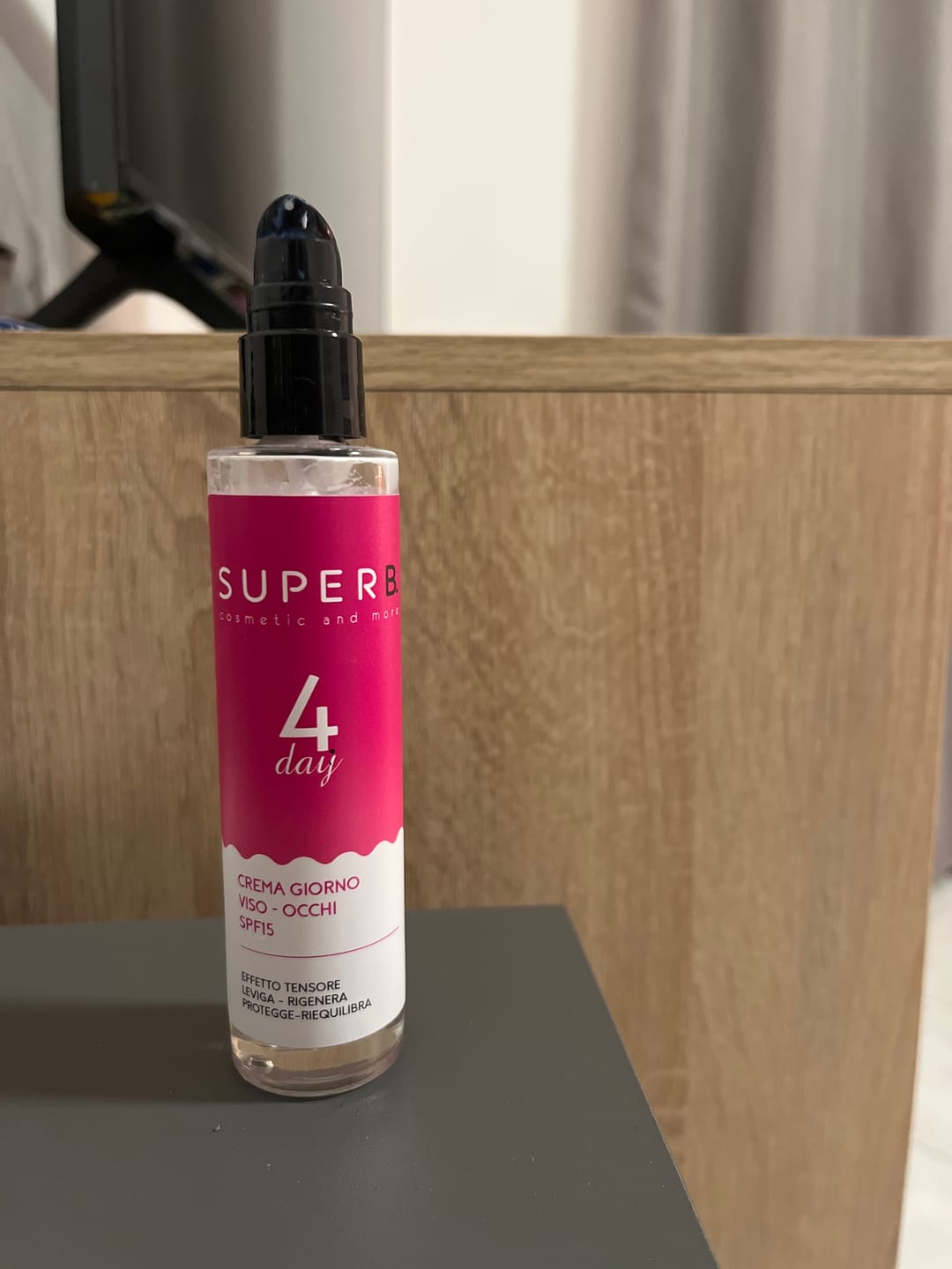 Customer photo review of 4 DAY crema giorno viso-occhi SPF 15
