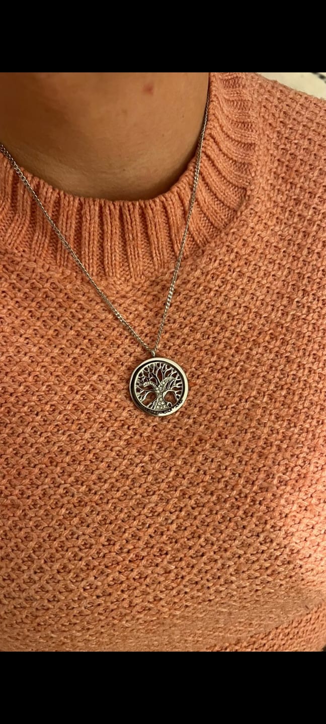Customer photo review of Collar personalizado Árbol de la Vida con circonitas