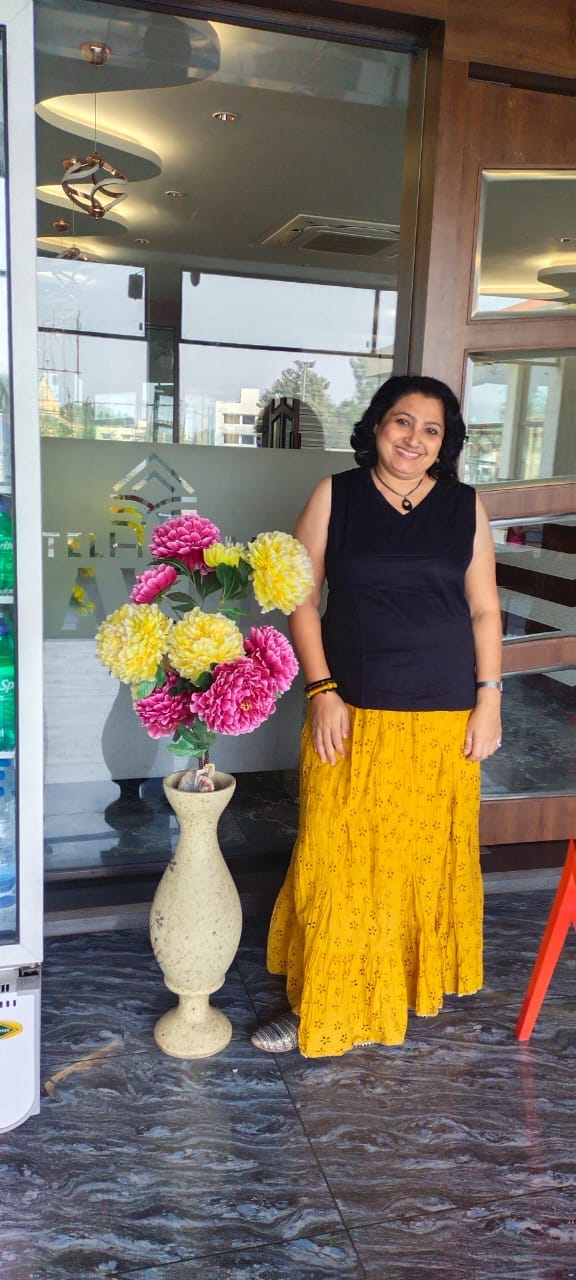 Customer photo review of Black V-Neck Sleeveless Top
