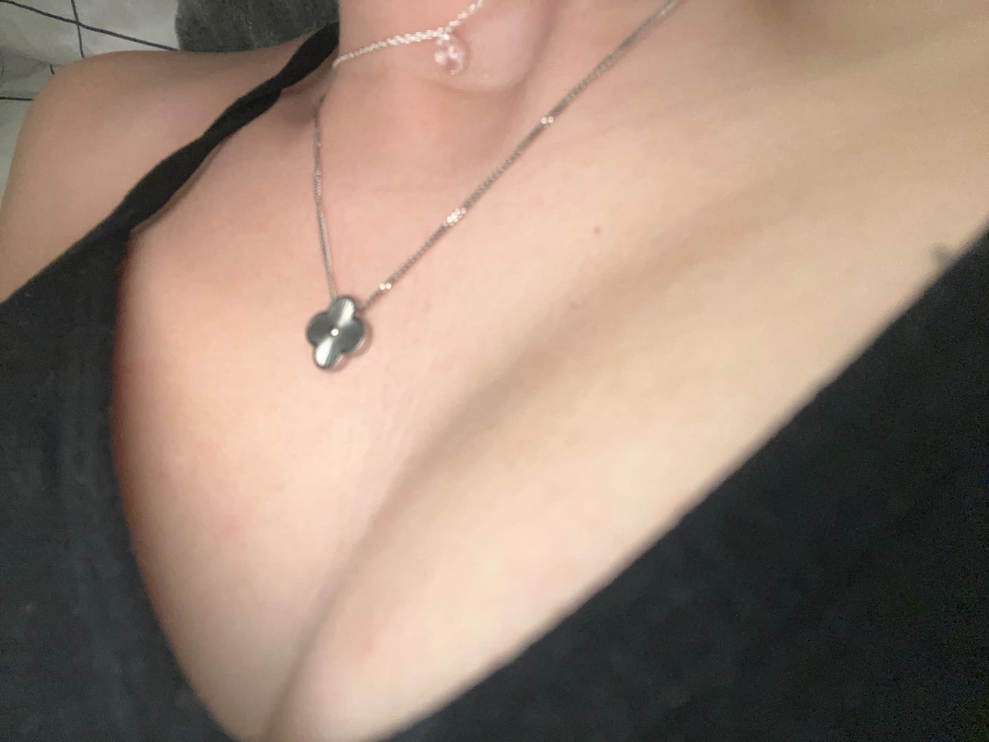 Customer photo review of Shine Clover Kette | 18K vergoldet