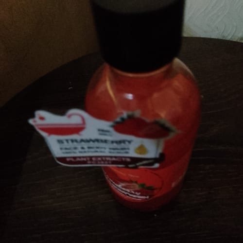 Customer photo review of Pretty Cowry Strawberry Body & Face Wash 300ml