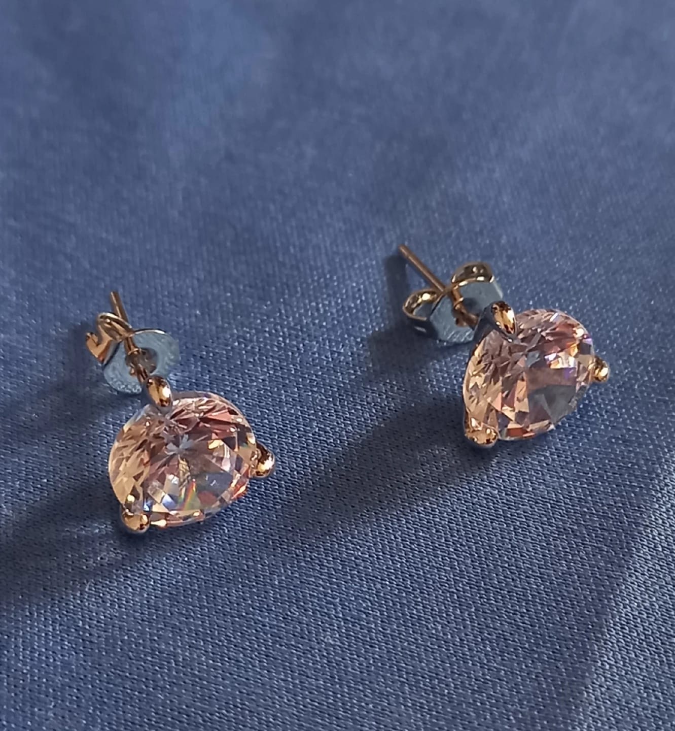 Customer photo review of Cubic Zirconia Stud Earrings Simple 0.7 Carat — Rose Gold | KIMLUD
