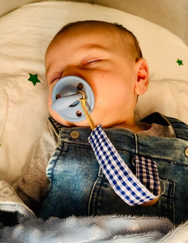 Customer photo review of Pack 2 chupetes + Pack 2 chupeteros Azul  DIAMOND By Nenina & Co