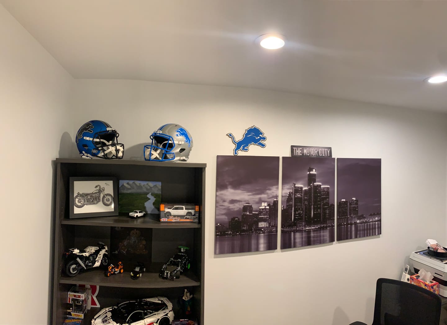 Customer photo review of Detroit Lions Riddell Speed Replica Helmet - Blue Alternate 2