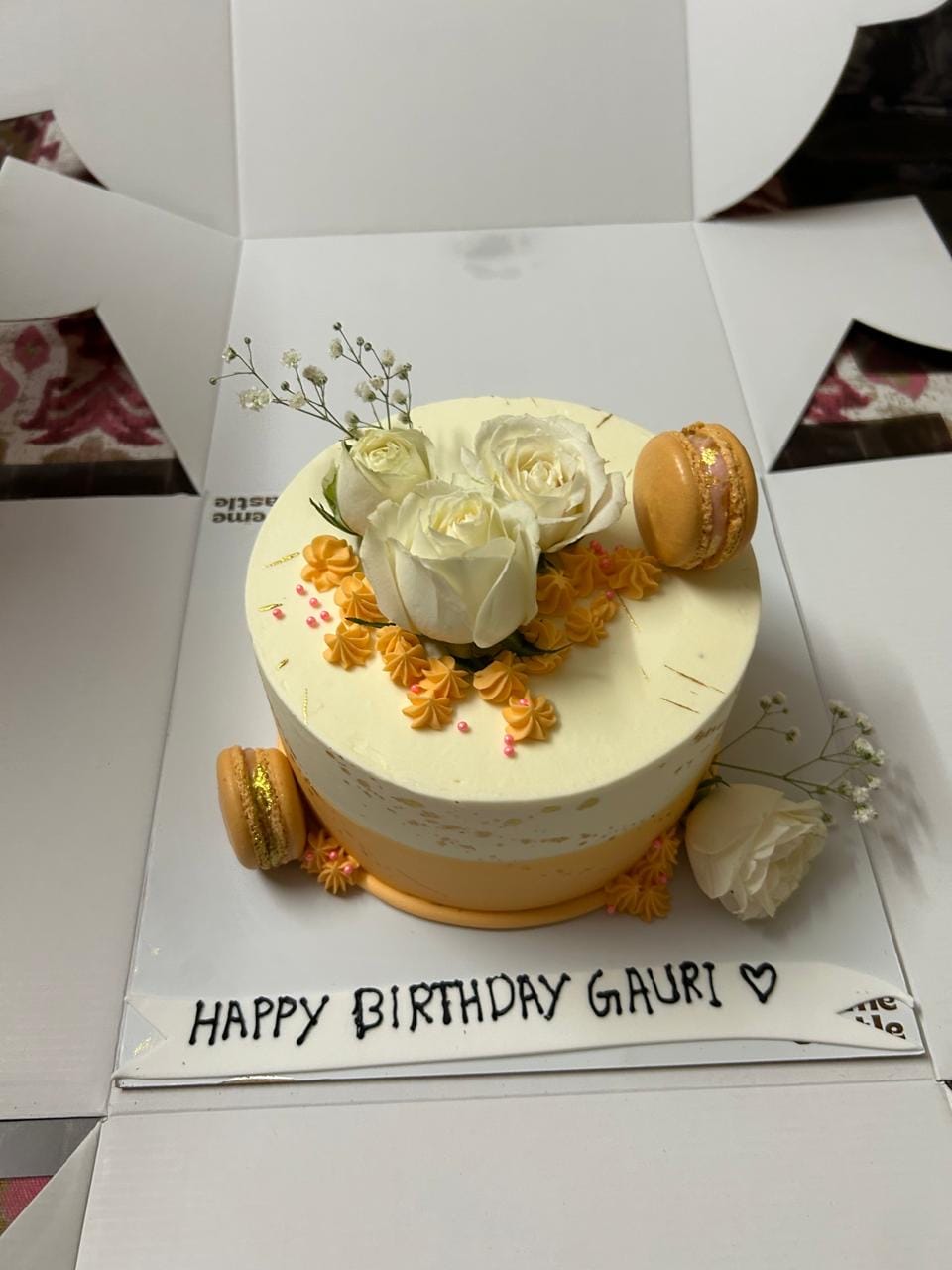 Customer photo review of Macaron Splash Cake