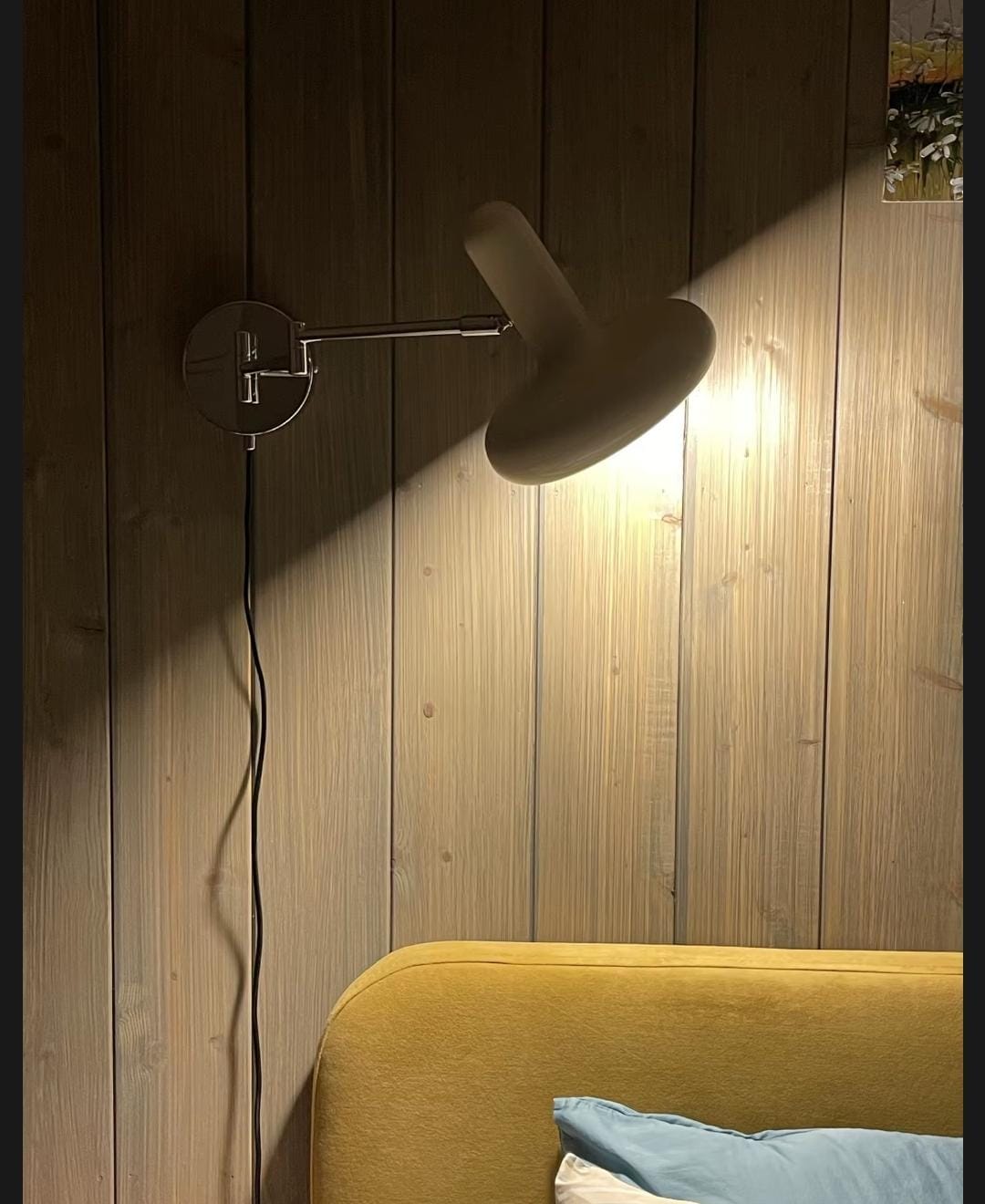 Customer photo review of Arandela de Parede Articulada Retrátil