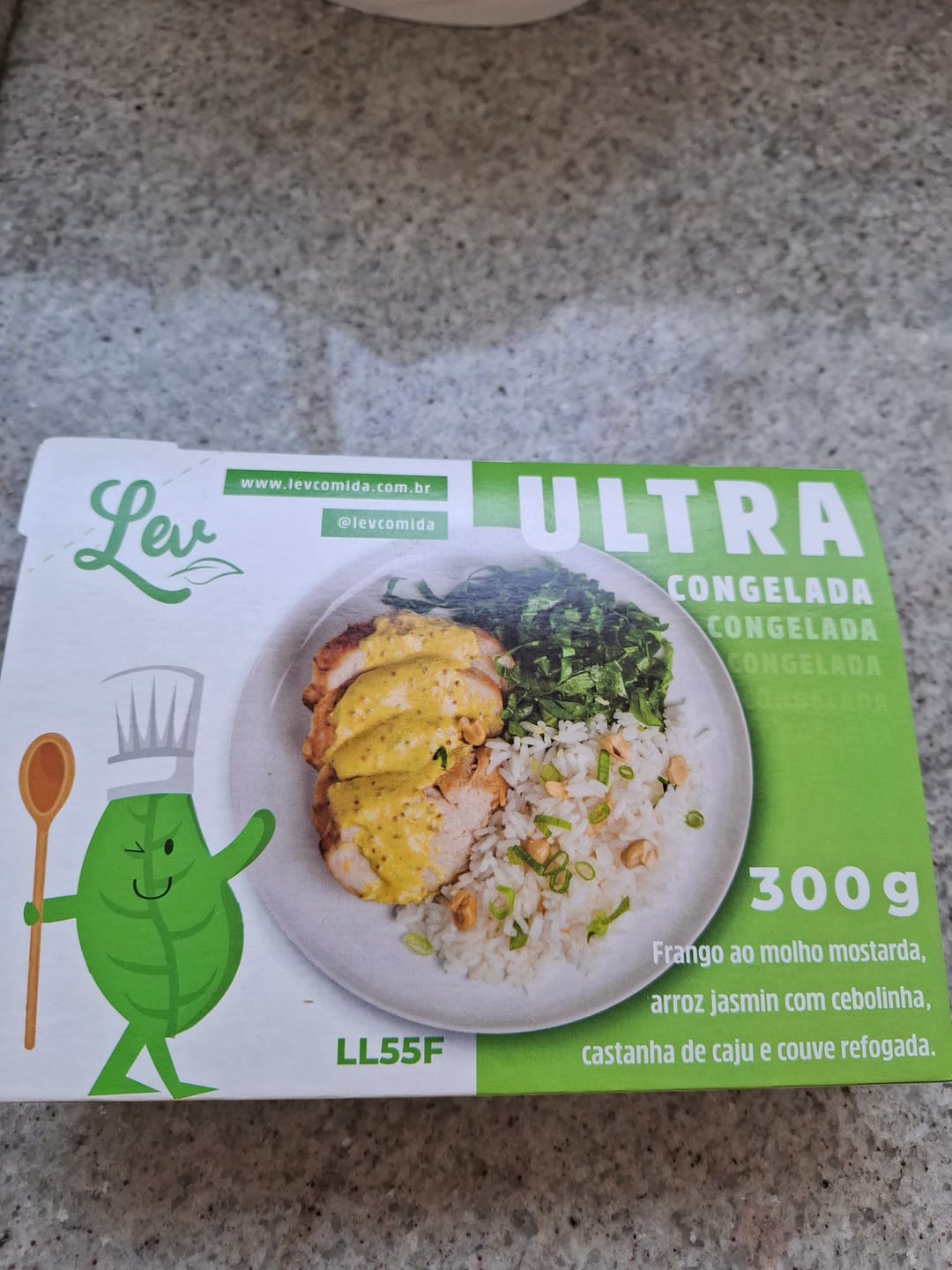 Customer photo review of Filé ao Molho de Mostarda, Arroz Jasmine com Cebolinha e Castanhas de Cajú e Couve Refogada