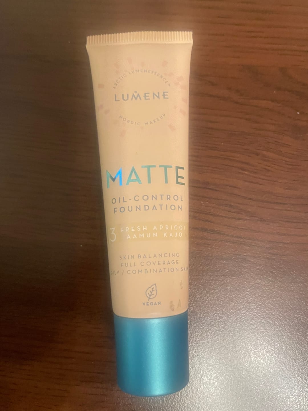 Customer photo review of Веган Матиращ фон дьо тен Lumene Matte Oil-control Foundation