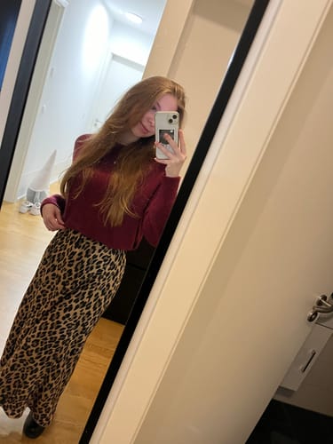 Customer photo review of Alpaka Strick Pullover - Dark Berry