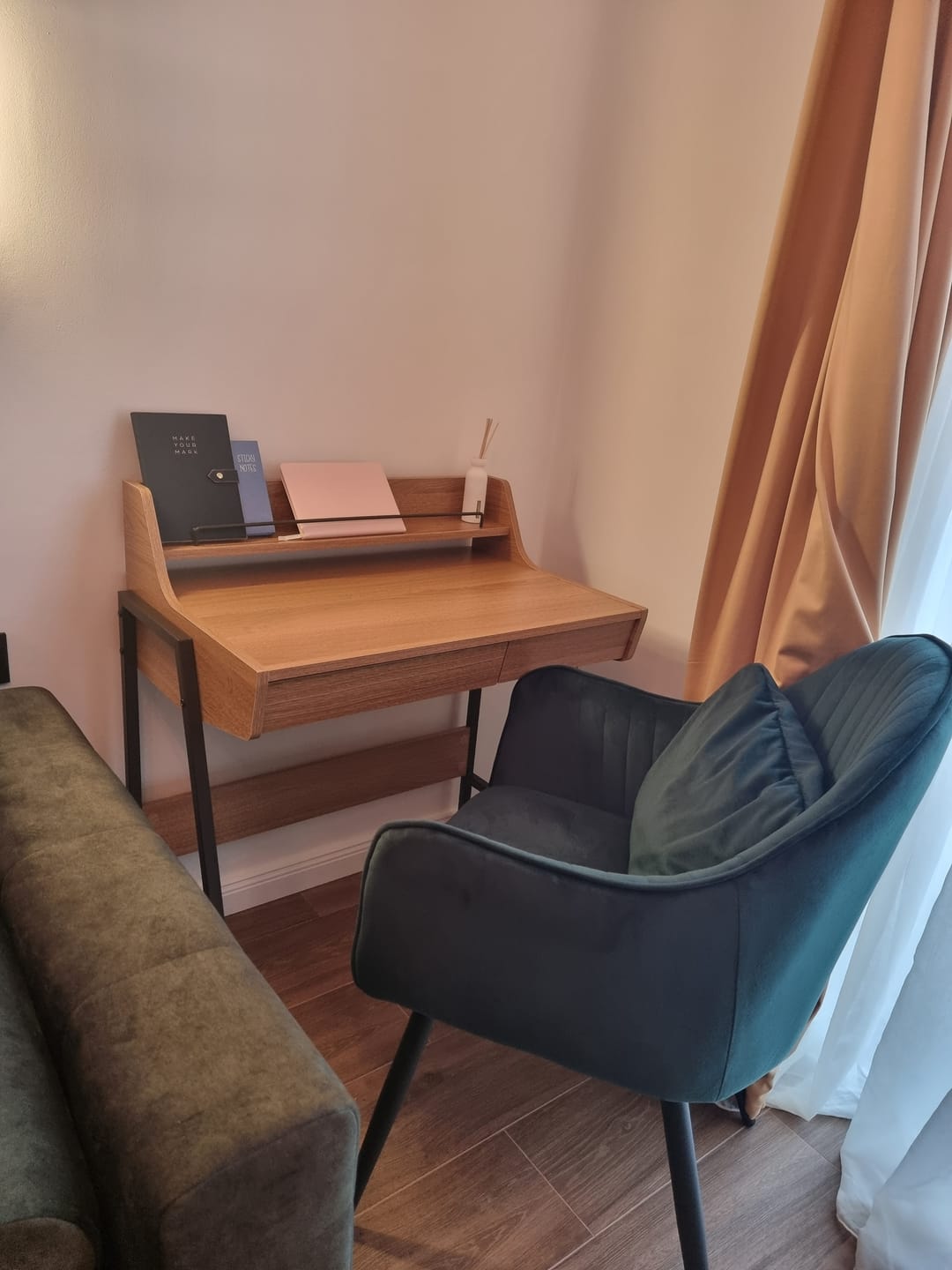 Customer photo review of Birou B168, stejar/maro, 89x48x77 cm