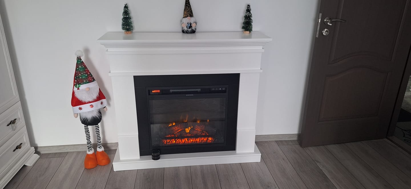 Customer photo review of Semineu ECOFLAME PRO - Lisabona white, flacara 3D de 23 inci cu teme de culoare, incalzire infrared si sunet