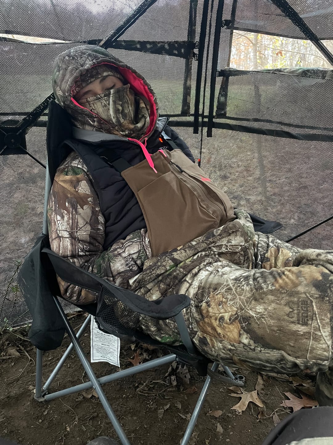 Customer photo review of TideWe Women’s Lightweight Heated Vest with Battery Pack for Hunting/Hiking