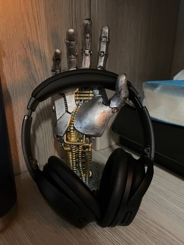 Customer photo review of Cyberpunk Mechanical Hand Ornament
