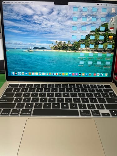 Customer photo review of Air 13 with Touch ID A2681 M2, A3113 M3 Macbook Bundle