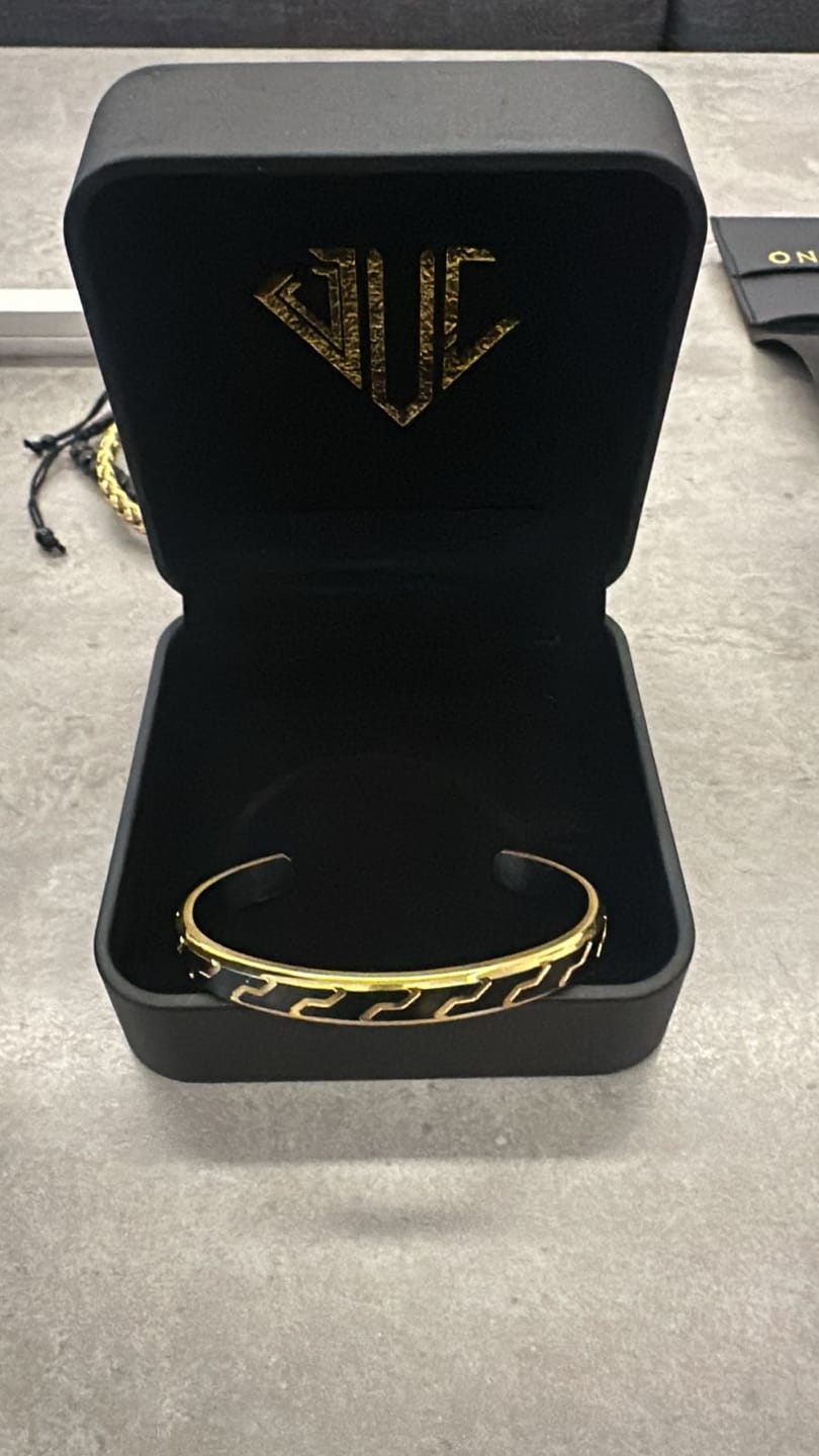 Customer photo review of JULIVNO CUFF - BLACK/GOLD
