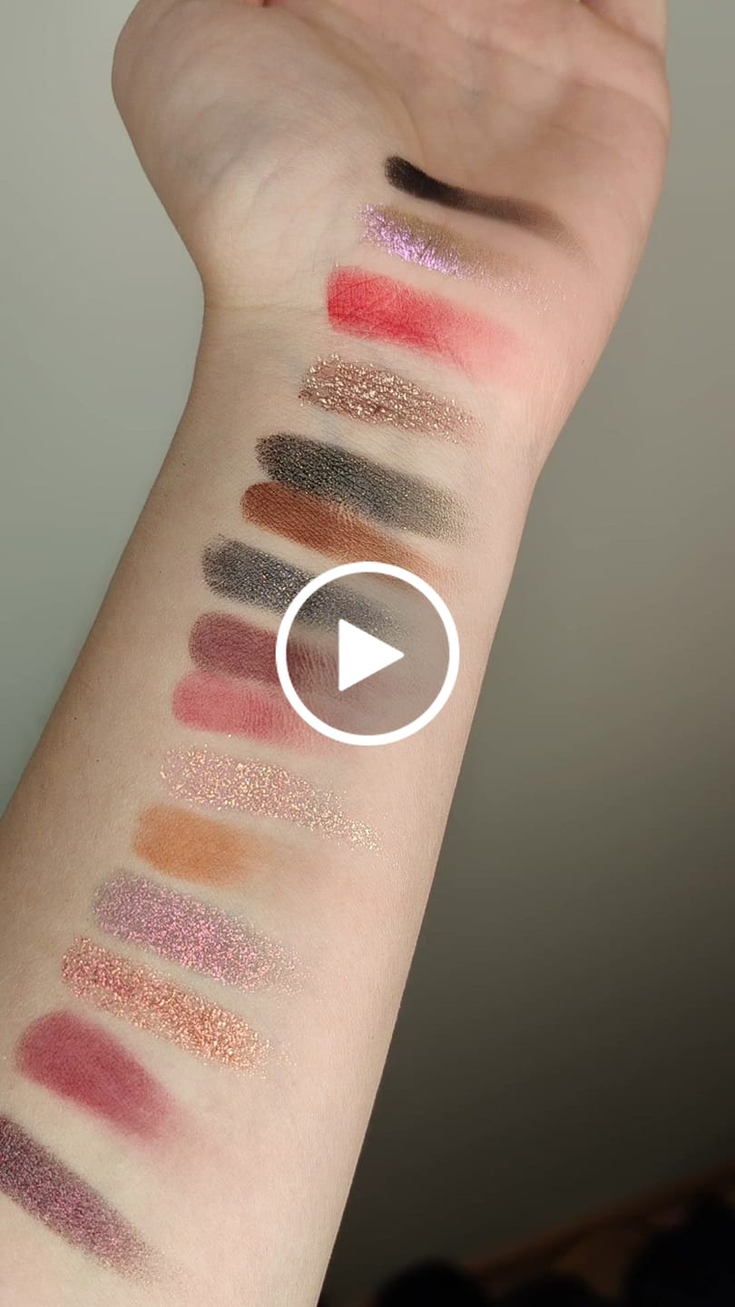 Customer video review of Skullz & Roses Metallic Multichrome Eyeshadow Palette ( IN STOCK )