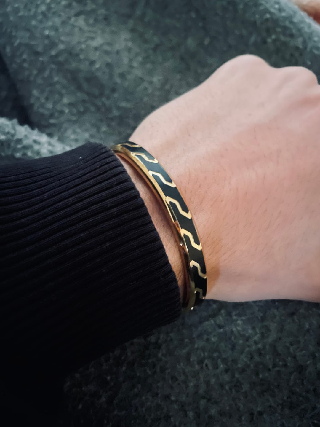 Customer photo review of JULIVNO CUFF - BLACK/GOLD