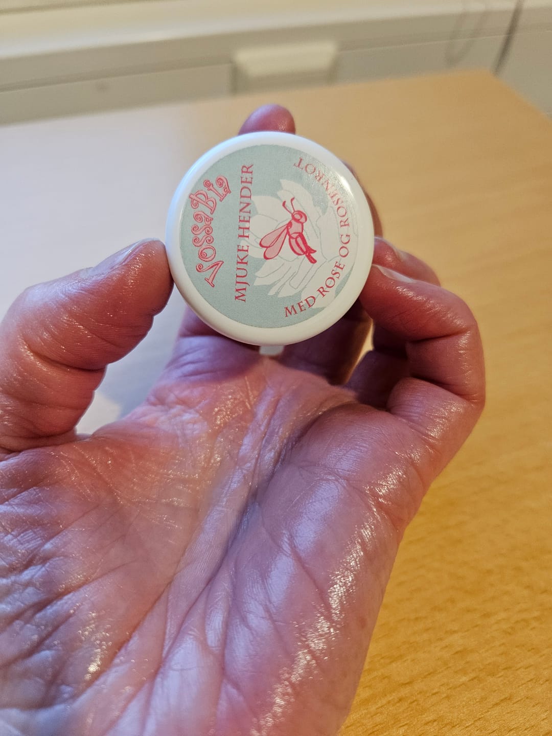 Reseña fotográfica de un cliente sobre Manos suaves - con rosa y raíz de rosa