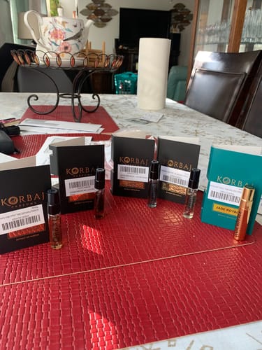 Customer photo review of Perfume Sample set 4 Pcs