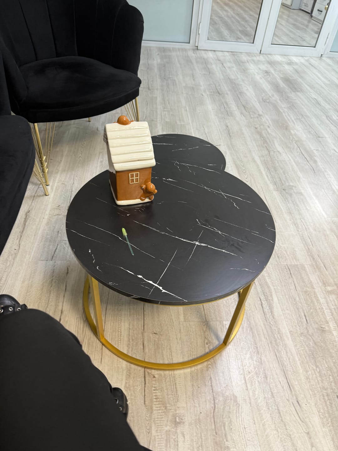 Customer photo review of Set 2 masute cafea PAOLA, negru cu efect de marmura/auriu