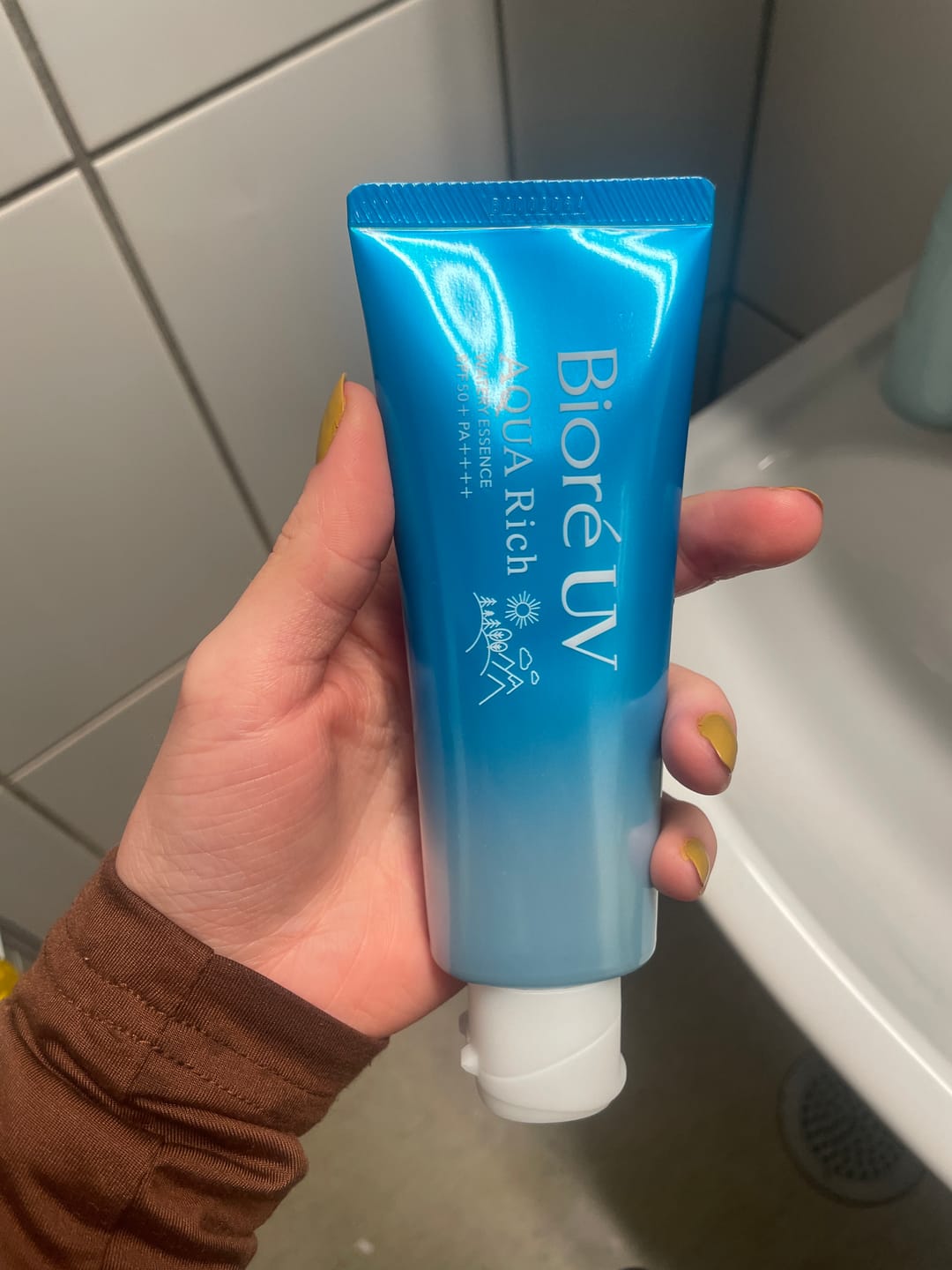 Customer photo review of Biore UV Aqua Rich Watery Essence SPF 50+ PA++++ 70g/105g