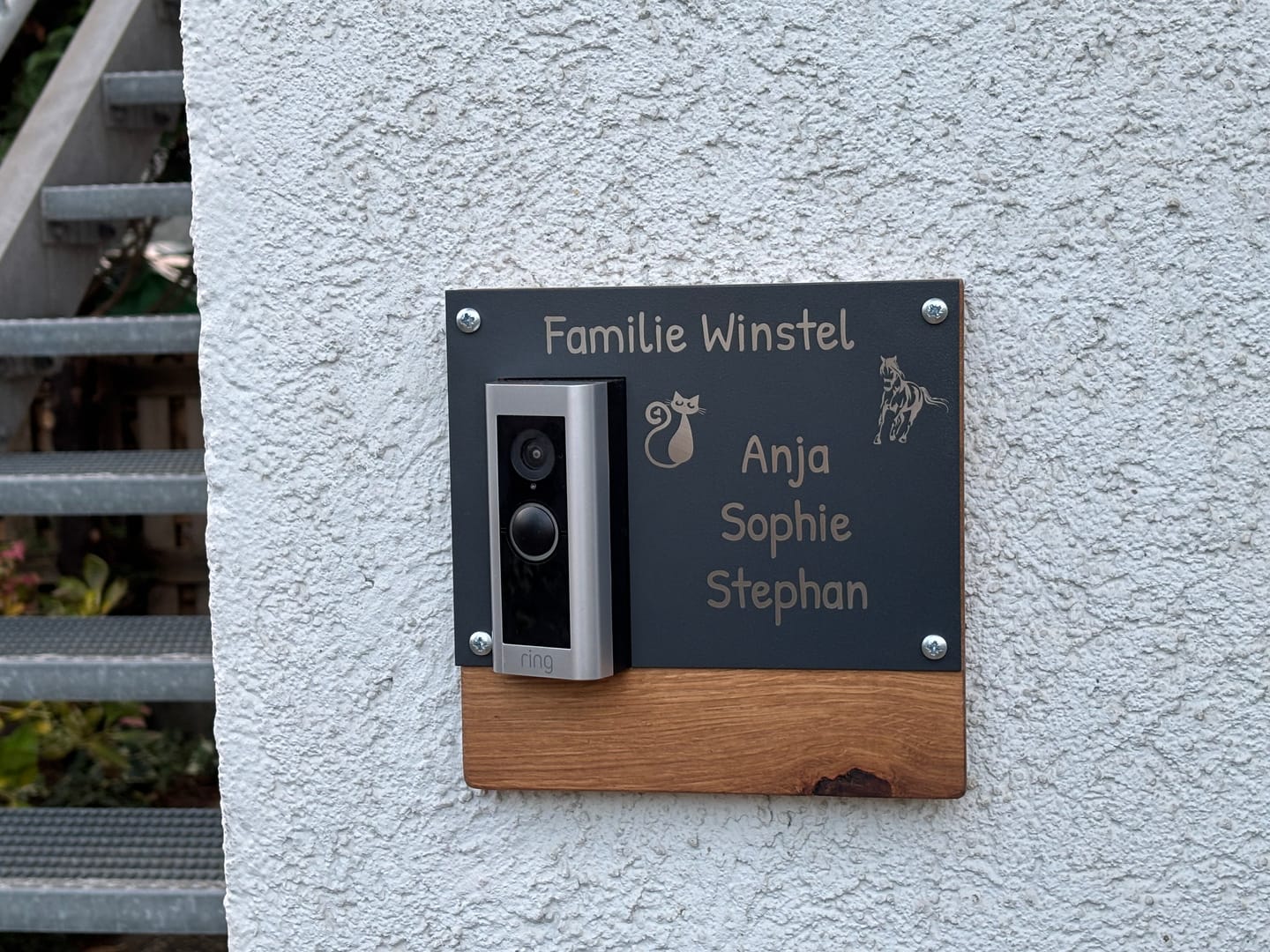 Customer photo review of Dekorschild für "Ring Doorbell Pro 2" aus V2A Edelstahl  - Weiß / Anthrazit pulverbeschichtet oder Edelstahl gebürstet