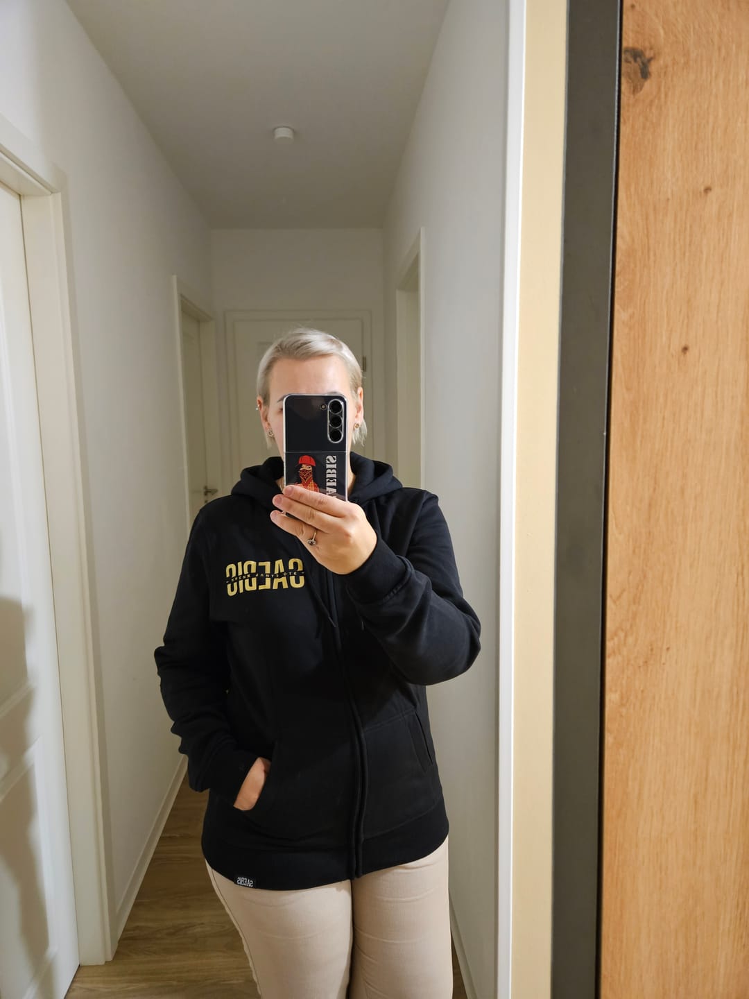 Customer photo review of Это стиль жизни - Damen Oversized Zip Hoodie Gold Edition mit Reißverschluss by SAEBIS®