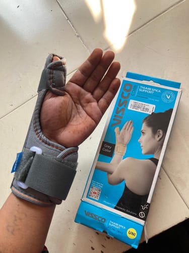 Customer photo review of Thumb Spica Support for Both Left/Right - Locks the Thumb Free Hand Movement for Men & Women | Thumb Injuries, Pain Solution for Ligament laxity (Beige)