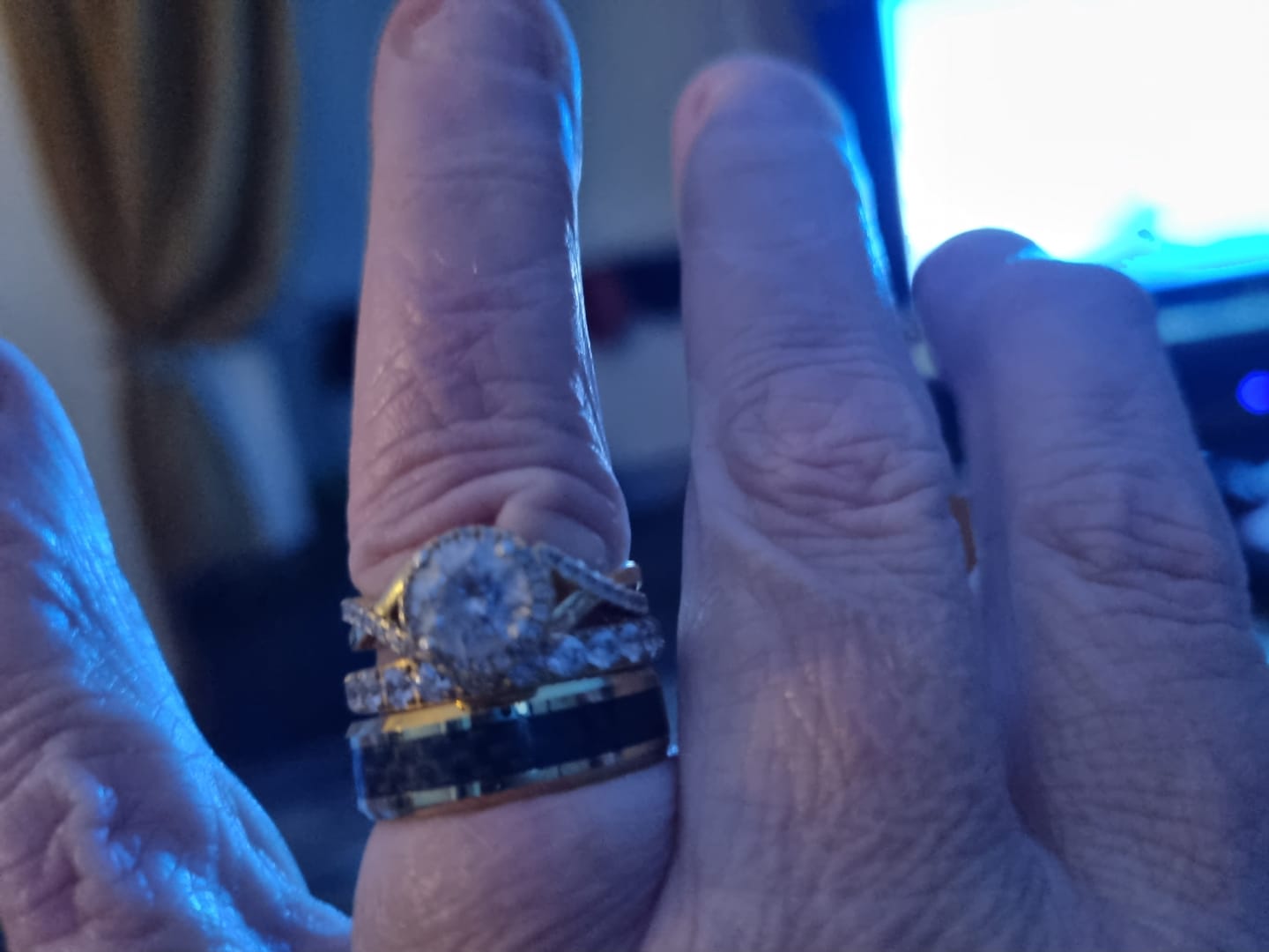 Customer photo review of Gold 3mm Full Glitz Ring