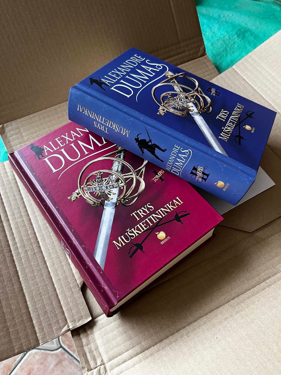 Customer photo review of Trys muškietininkai: A. Dumas garsiausias kūrinys – naujas kolekcinis leidimas (iliustruotas)!