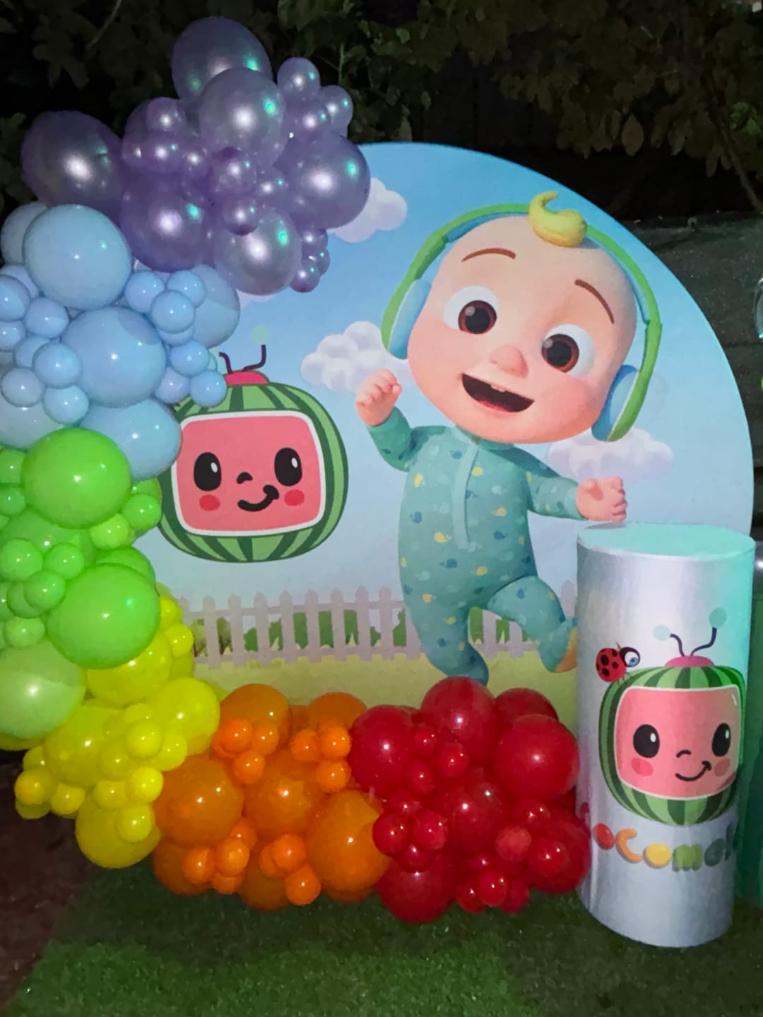 Customer photo review of Custom birthday party decoration round circle backdrop cover plinth cylinder pedestal cloth cover