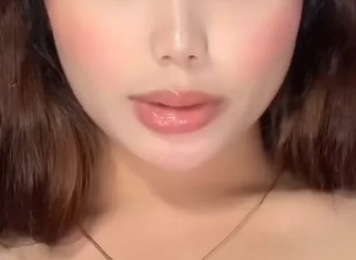 Customer photo review of O.TWO.O PLUMP SHINY CRYSTAL LIP GLOSS