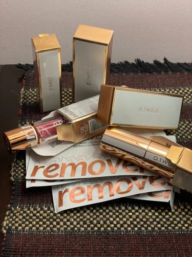 Customer photo review of O.TWO.O ULTRA STAY LOLEPOP LIPSTICK